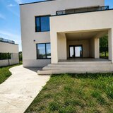 Vila spatioasa in Corbeanca, acasa langa lac, intimitate si confort